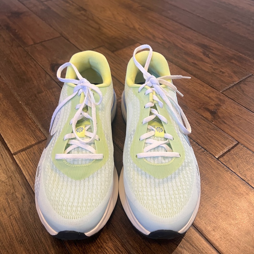 Nike Women's Journey Run road ComfiRide